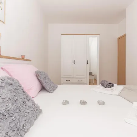 Apartment Deluxe 3 Bedroom With Sea View