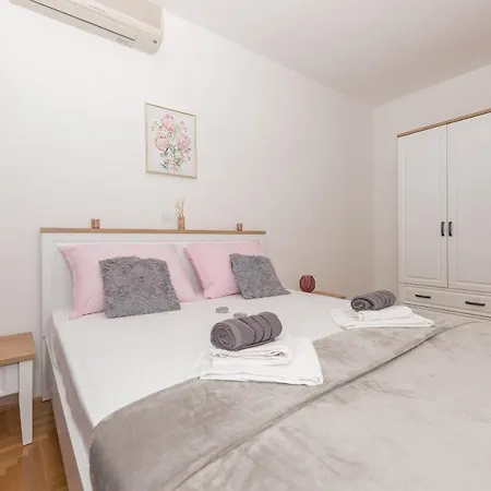 Deluxe 3 Bedroom With Sea View Apartment Baska Voda