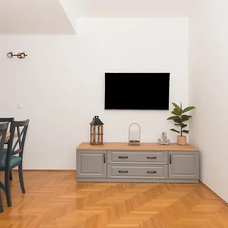 Apartment Deluxe 3 Bedroom With Sea View