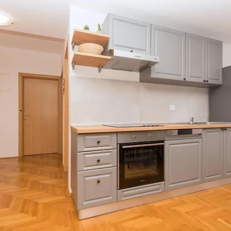 Apartment Deluxe 3 Bedroom With Sea View