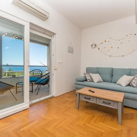 Apartment Deluxe 3 Bedroom With Sea View