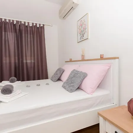 Deluxe 3 Bedroom With Sea View Apartment Baska Voda