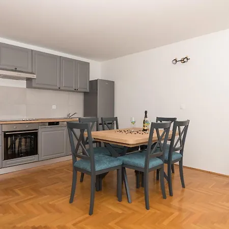 Apartment Deluxe 3 Bedroom With Sea View