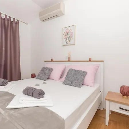 Lägenhet Deluxe 3 Bedroom With Sea View Baška Voda
