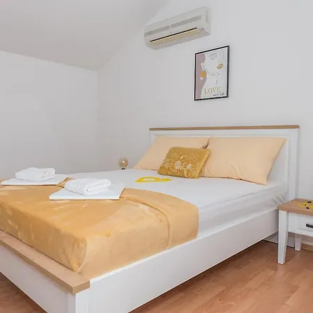 Deluxe 3 Bedroom With Sea View Lägenhet Baška Voda