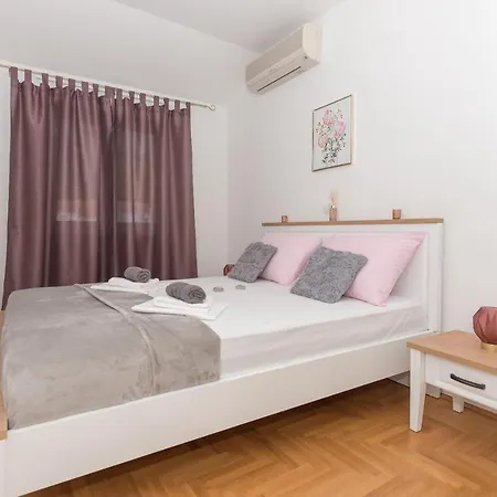 Deluxe 3 Bedroom With Sea View Apartament