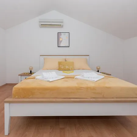 Deluxe 3 Bedroom With Sea View Lägenhet Baška Voda